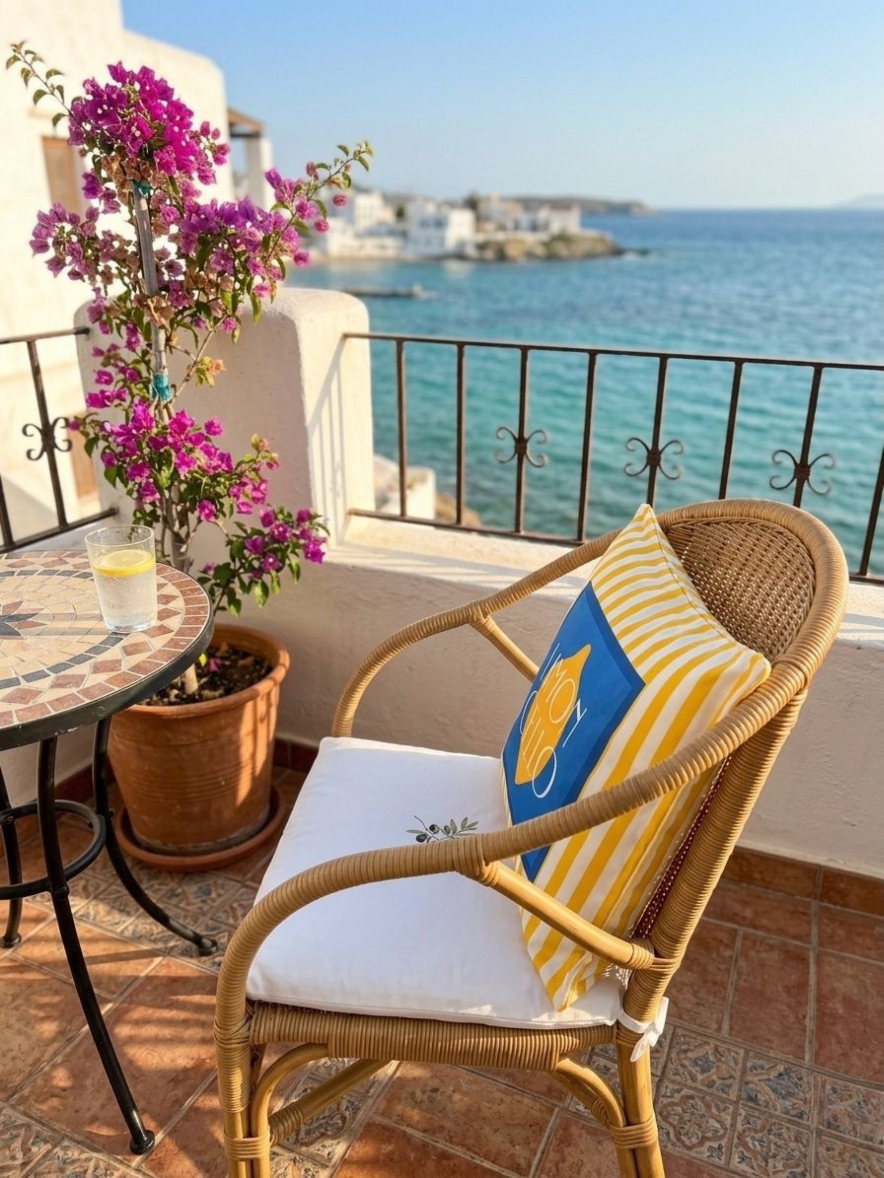 Limon Cello Desenli Çift Taraflı Çizgili Süet Kırlent Kılıfı - 43x43 cm