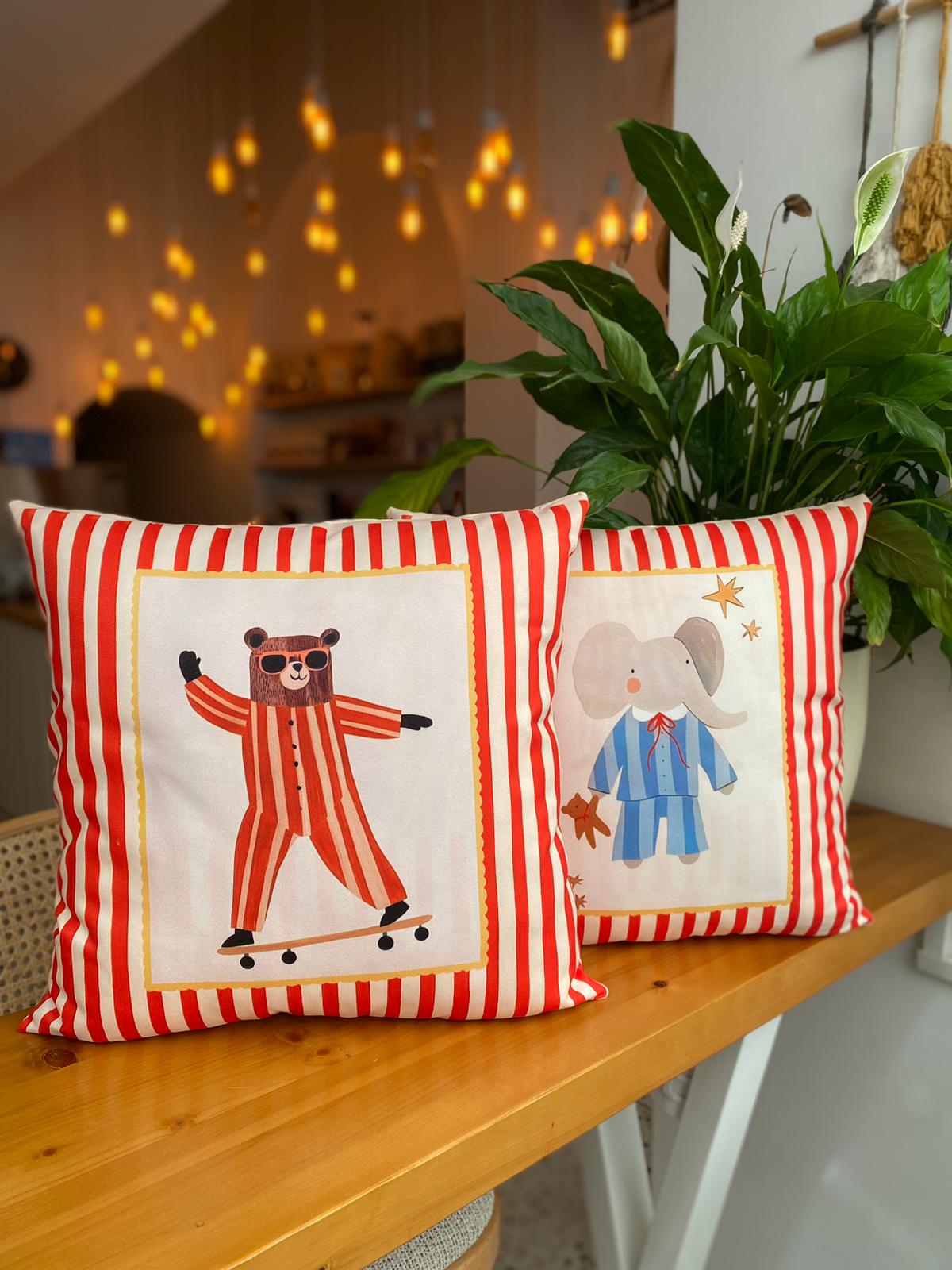 Çocuk Odası Kırmızı Çizgili Dekoratif 2li Kırlent Kılıfı Seti - 43x43 cm
