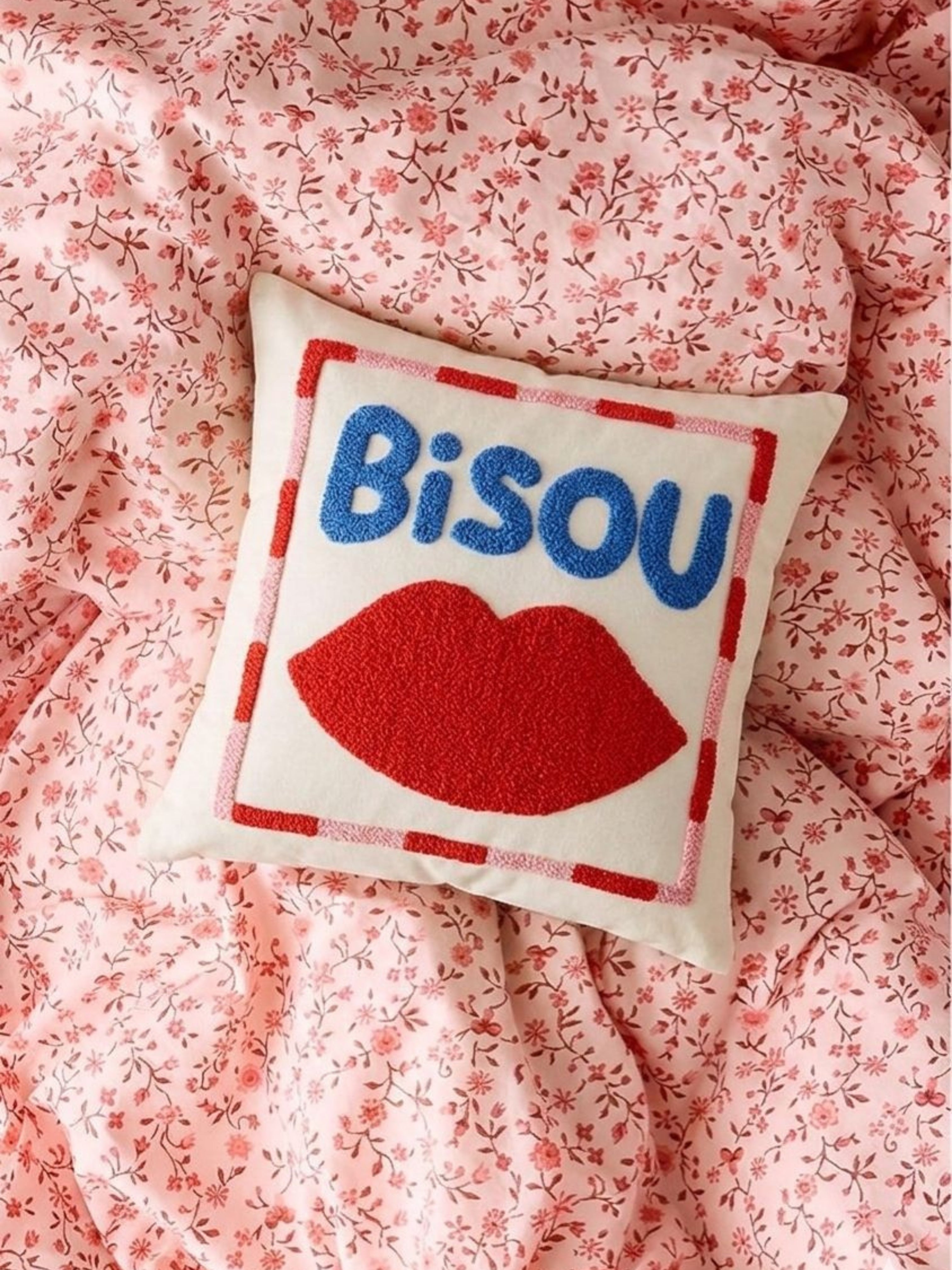 Bisou Punch İşlemeli - 43x43 cm