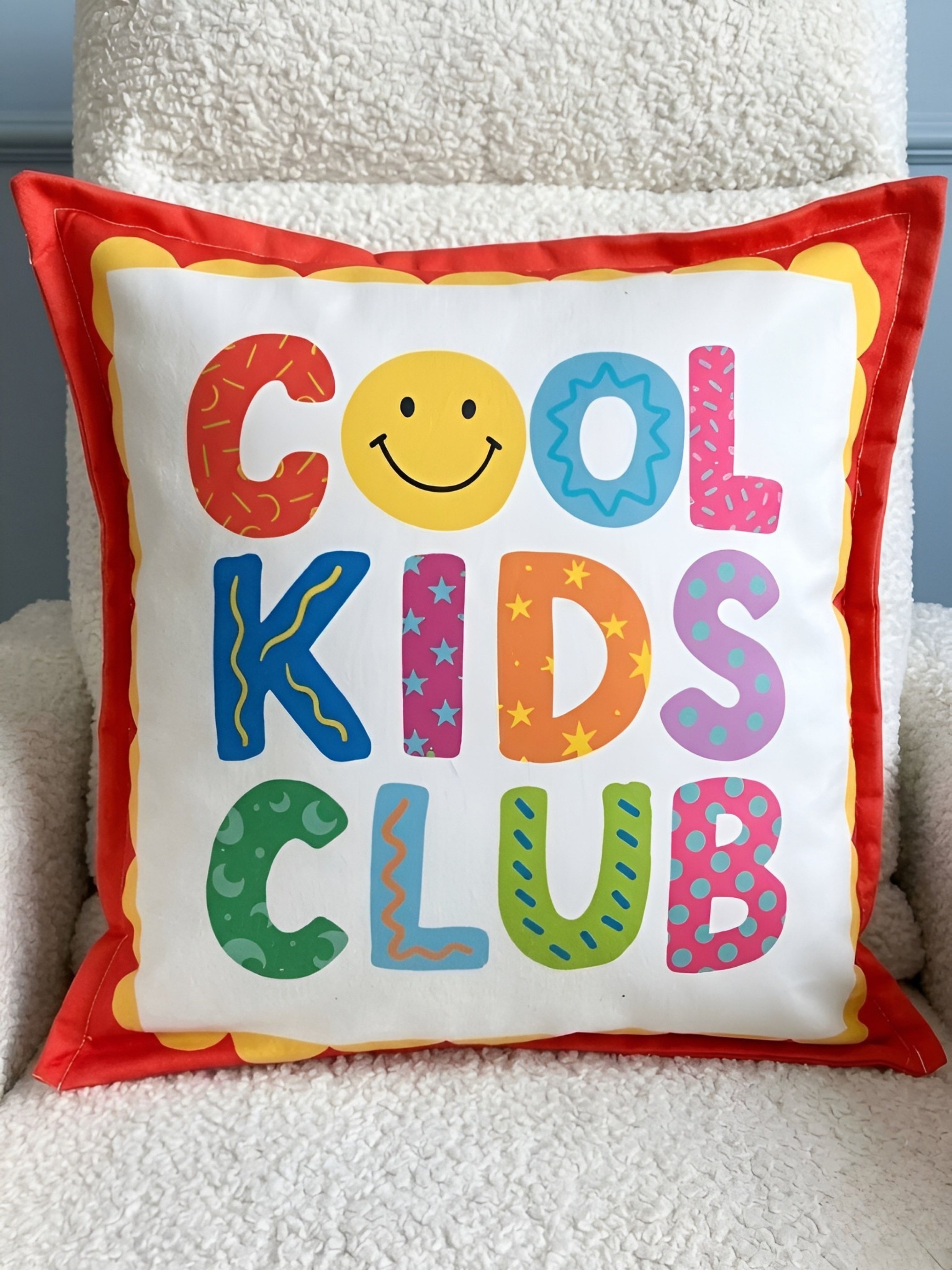 Cool Kids Club Yazılı Çocuk Odası Kırlent Kılıfı - 43x43 cm