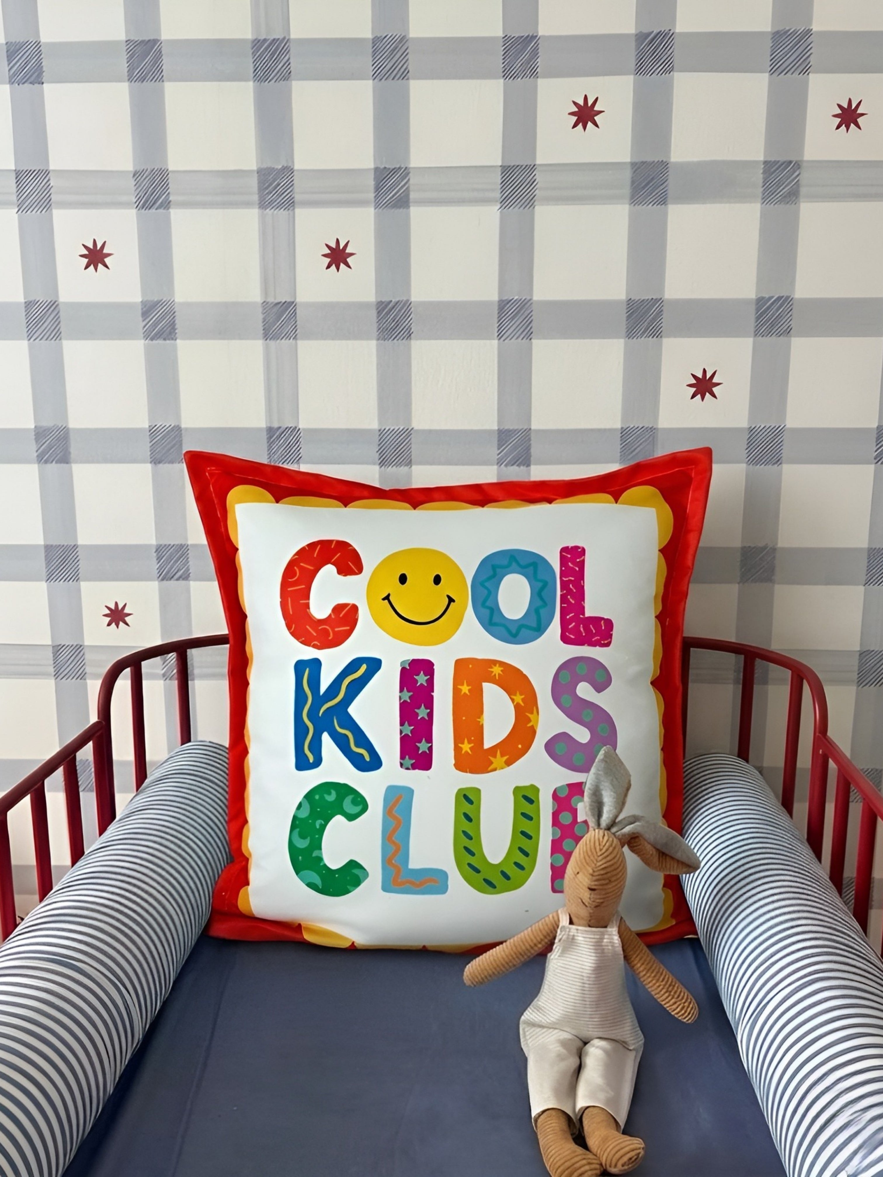 Cool Kids Club Yazılı Çocuk Odası Kırlent Kılıfı - 43x43 cm