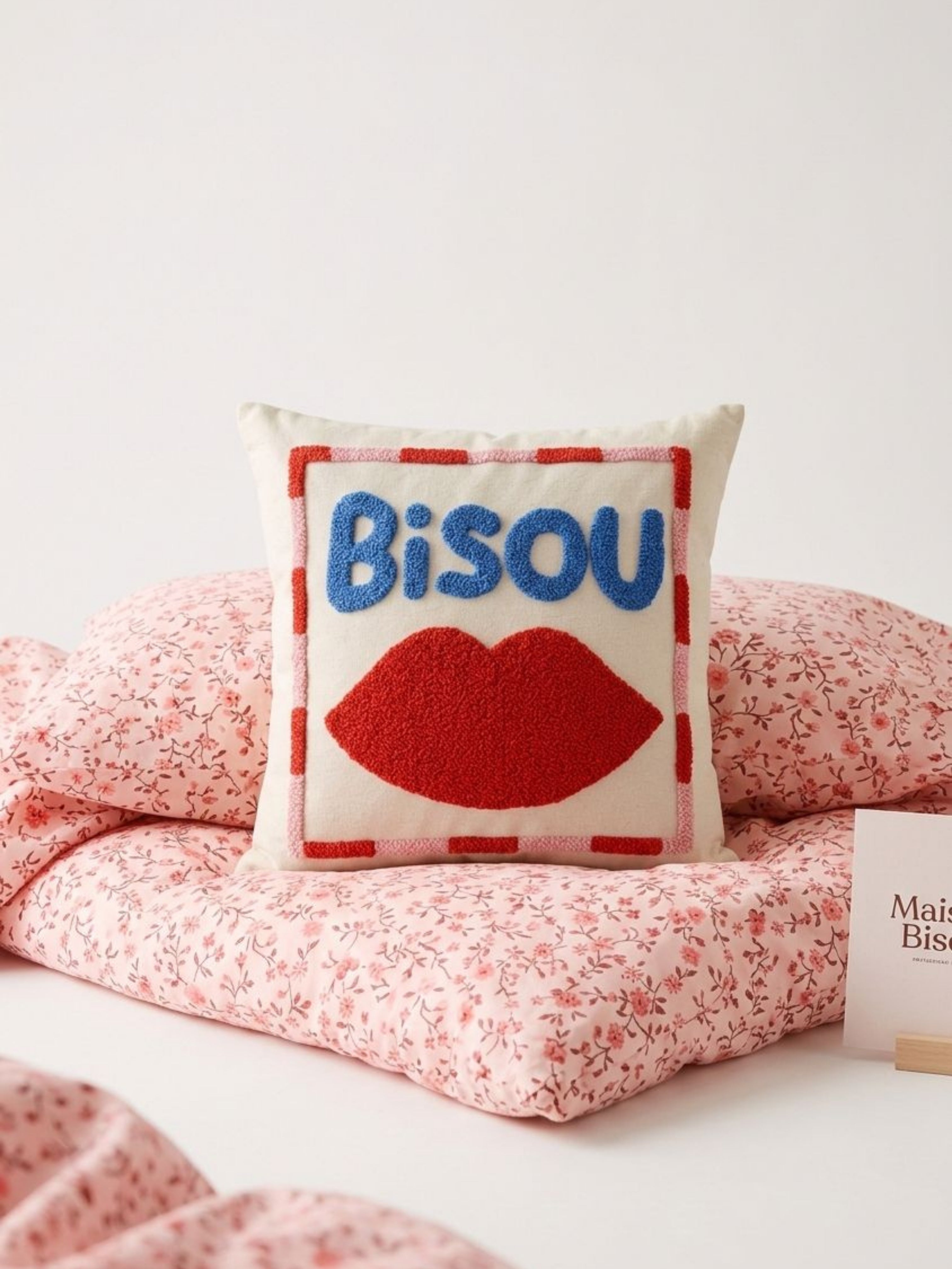 Bisou Punch İşlemeli - 43x43 cm