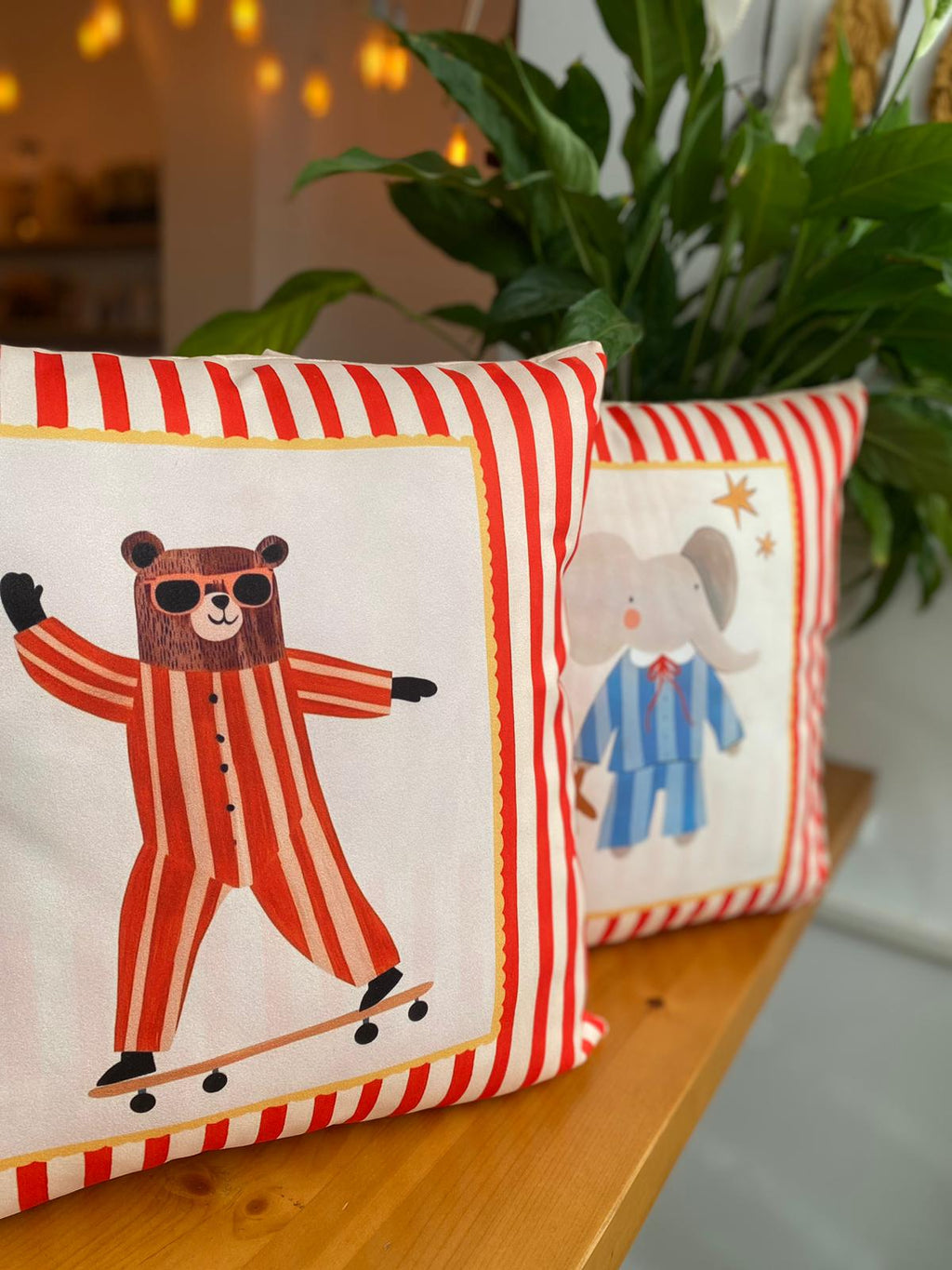 Çocuk Odası Kırmızı Çizgili Dekoratif 2li Kırlent Kılıfı Seti - 43x43 cm