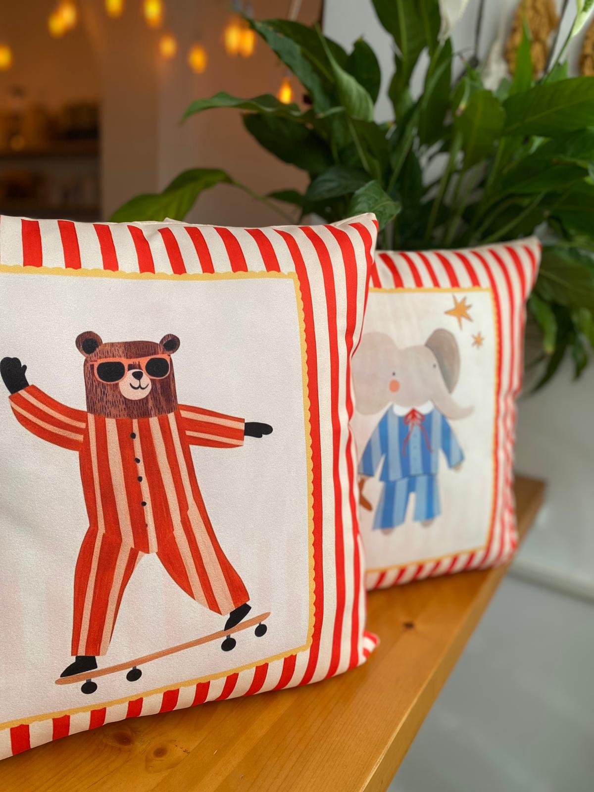 Çocuk Odası Kırmızı Çizgili Dekoratif 2li Kırlent Kılıfı Seti - 43x43 cm