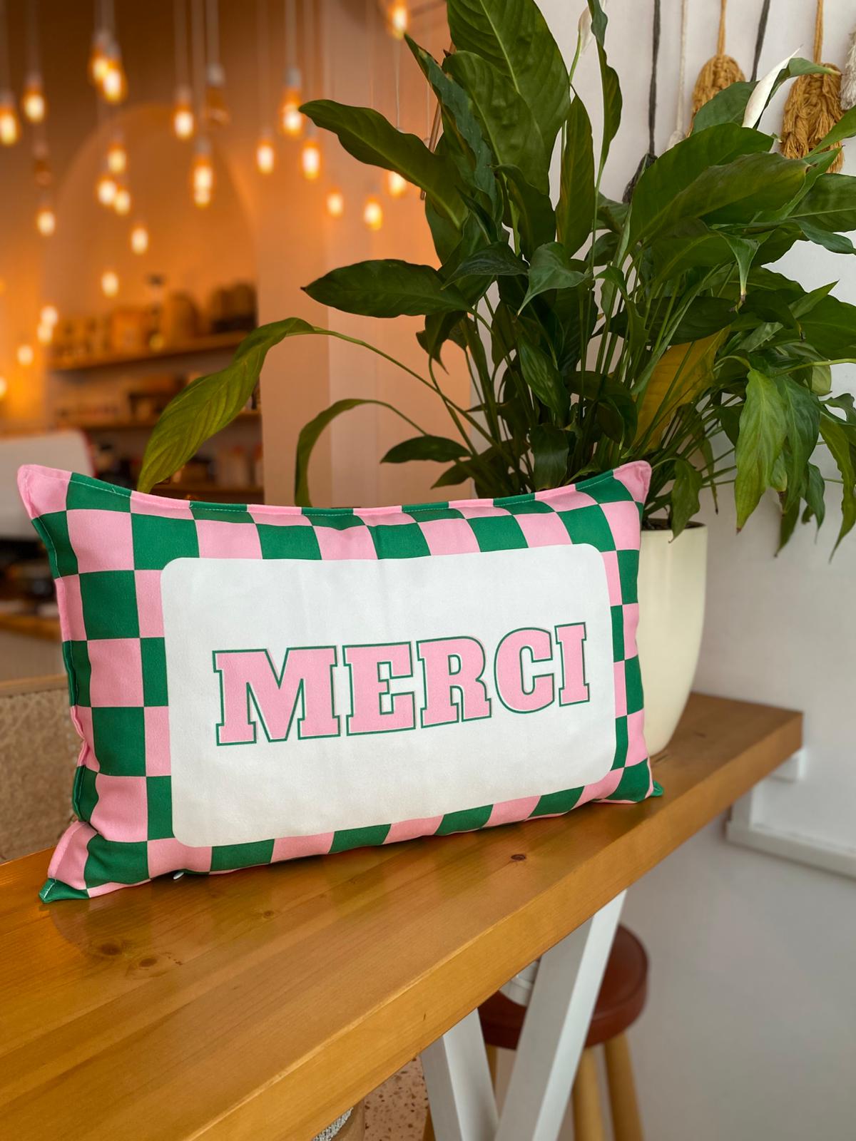 Merci Yazılı Süet Kırlent Kılıfı - 30x50 cm