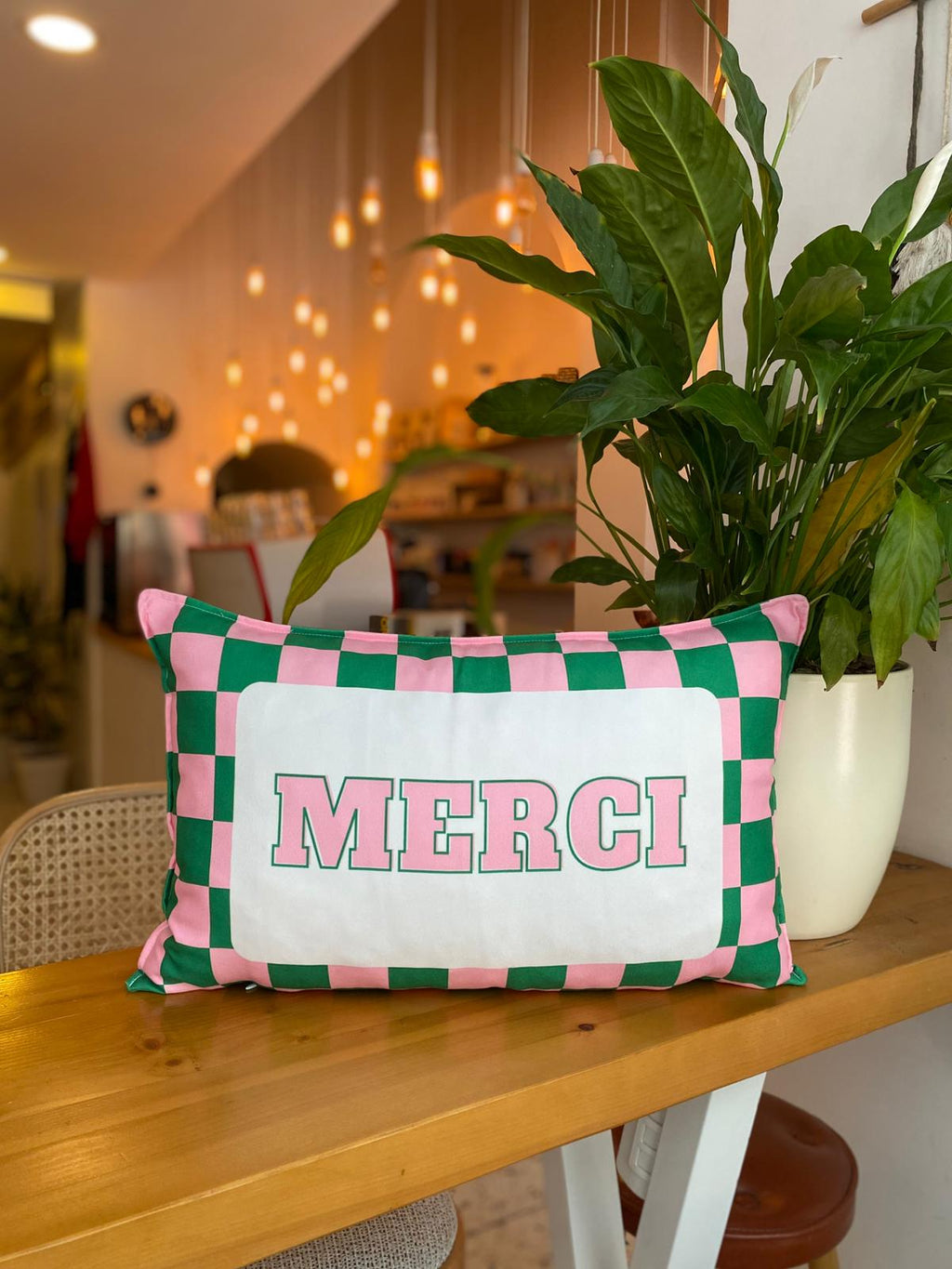 Merci Yazılı Süet Kırlent Kılıfı - 30x50 cm