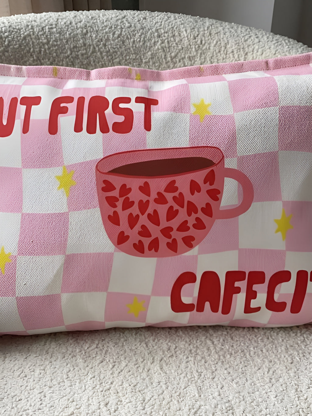 But First Cafecito Yazılı Pembe Damalı Süet Kırlent Kılıfı - 30x50 cm