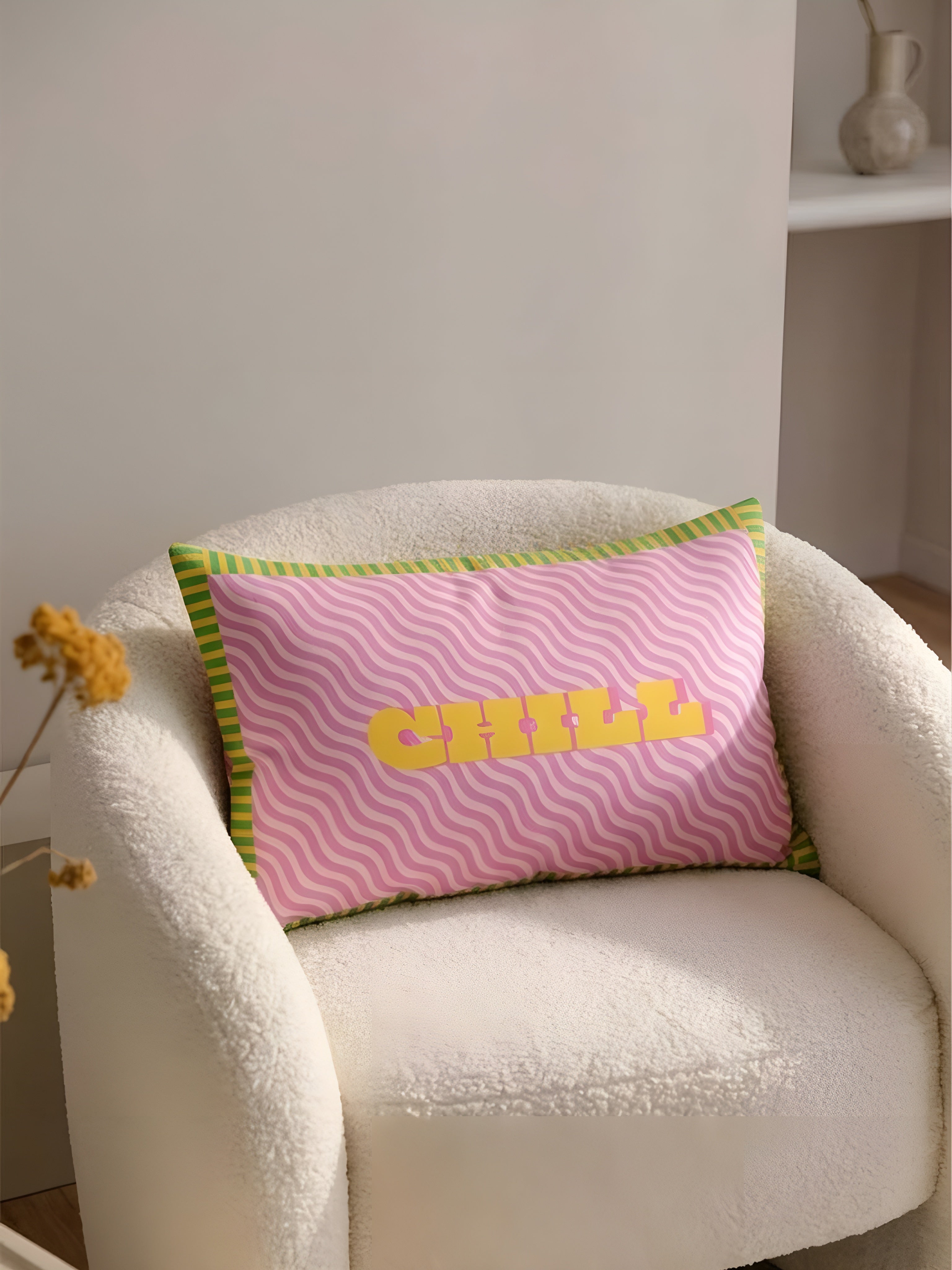 Chill Yazılı Çift Taraflı Dekoratif Süet Kırlent Kılıfı
