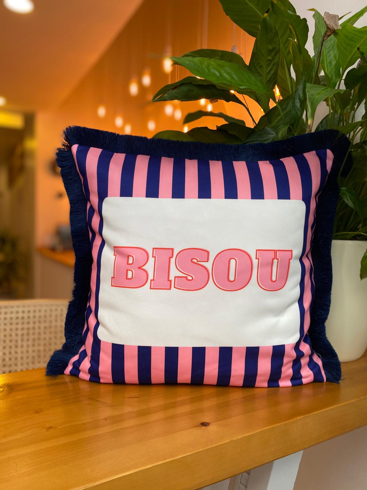 Bisou Yazılı Lacivert Saçaklı Çift Taraflı Süet Kırlent Kılıfı - 43x43 cm
