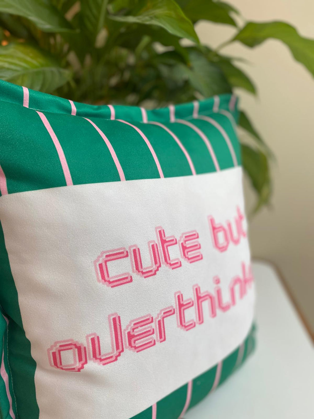 Cute But Overthinker Yazılı Yeşil Süet Kırlent Kılıfı