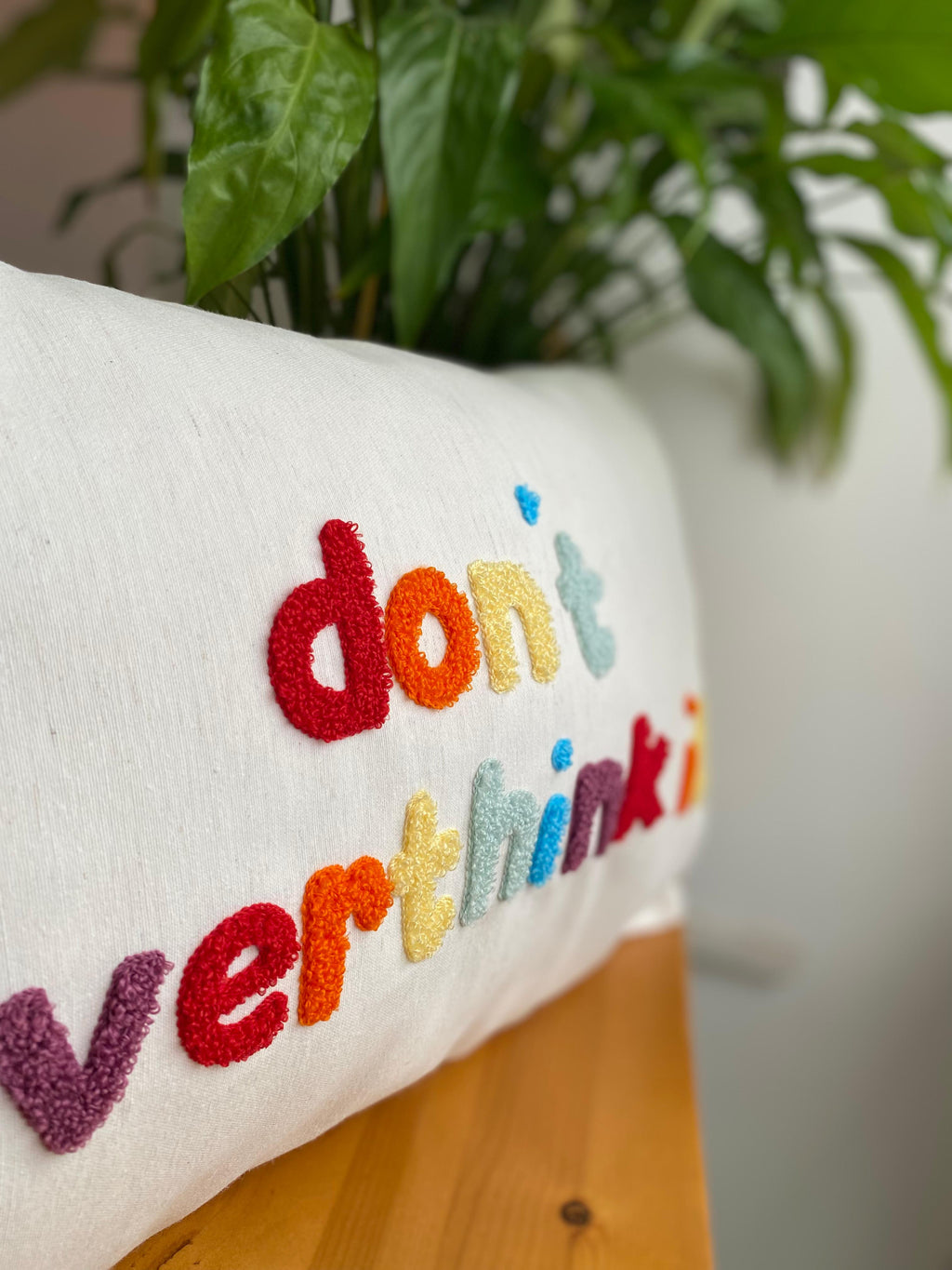 Dont Overthink It Punch Işlemeli Kırlent Kılıfı