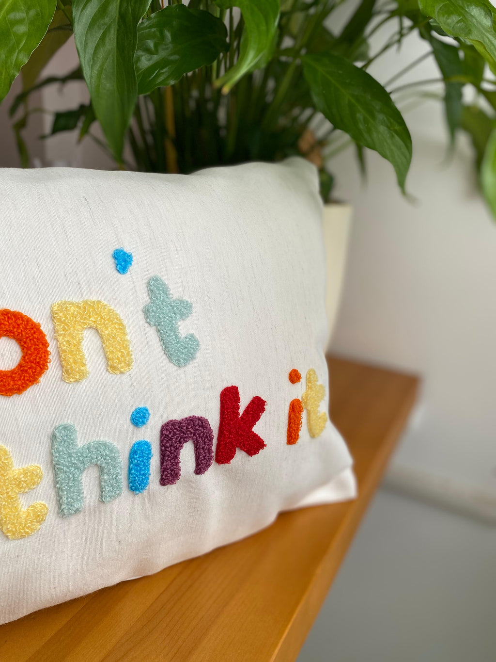 Dont Overthink It Punch Işlemeli Kırlent Kılıfı