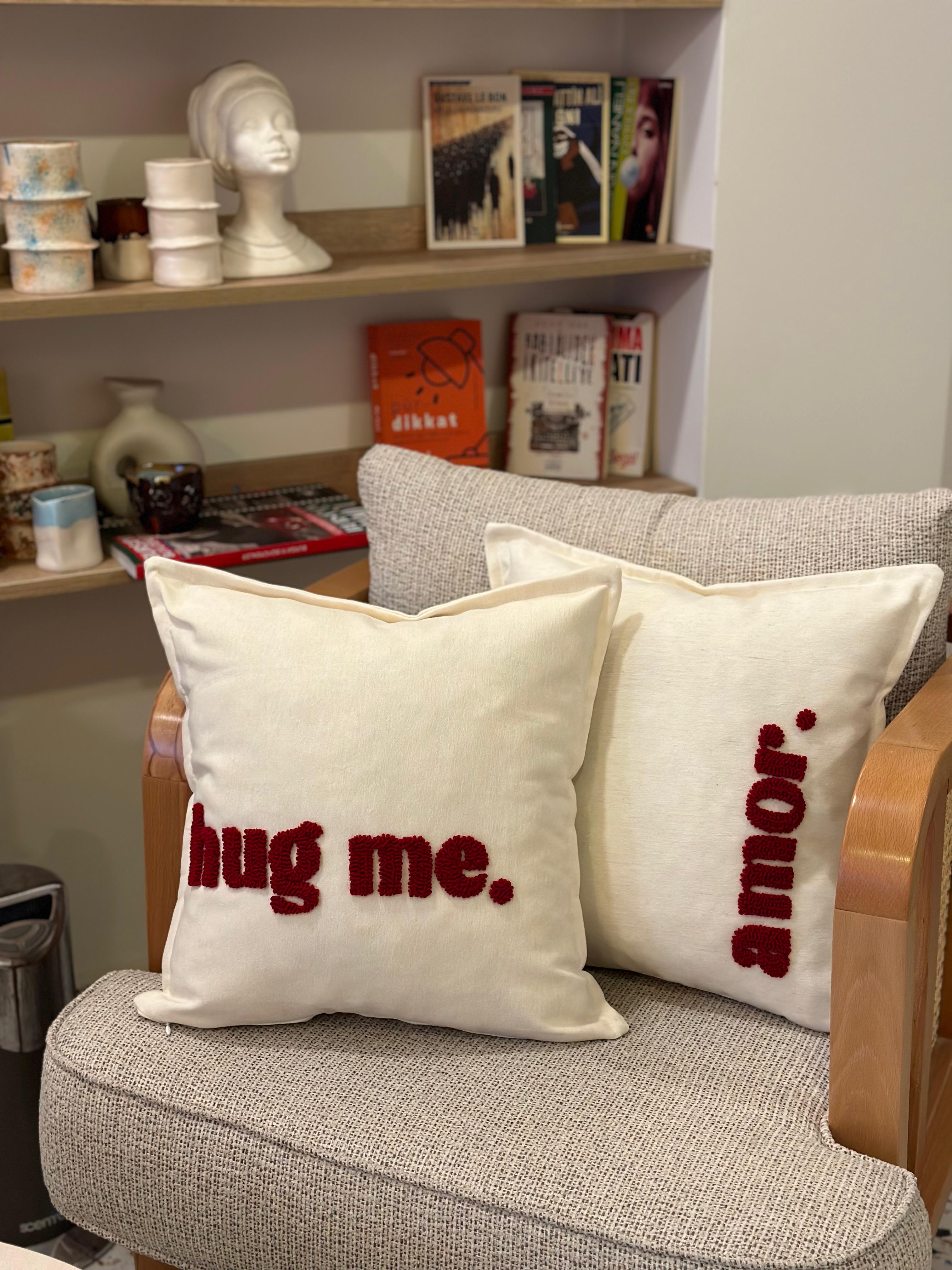 Hug me - Amor Punch İşlemeli 2li Kırlent Kılıfı - 43x43 cm