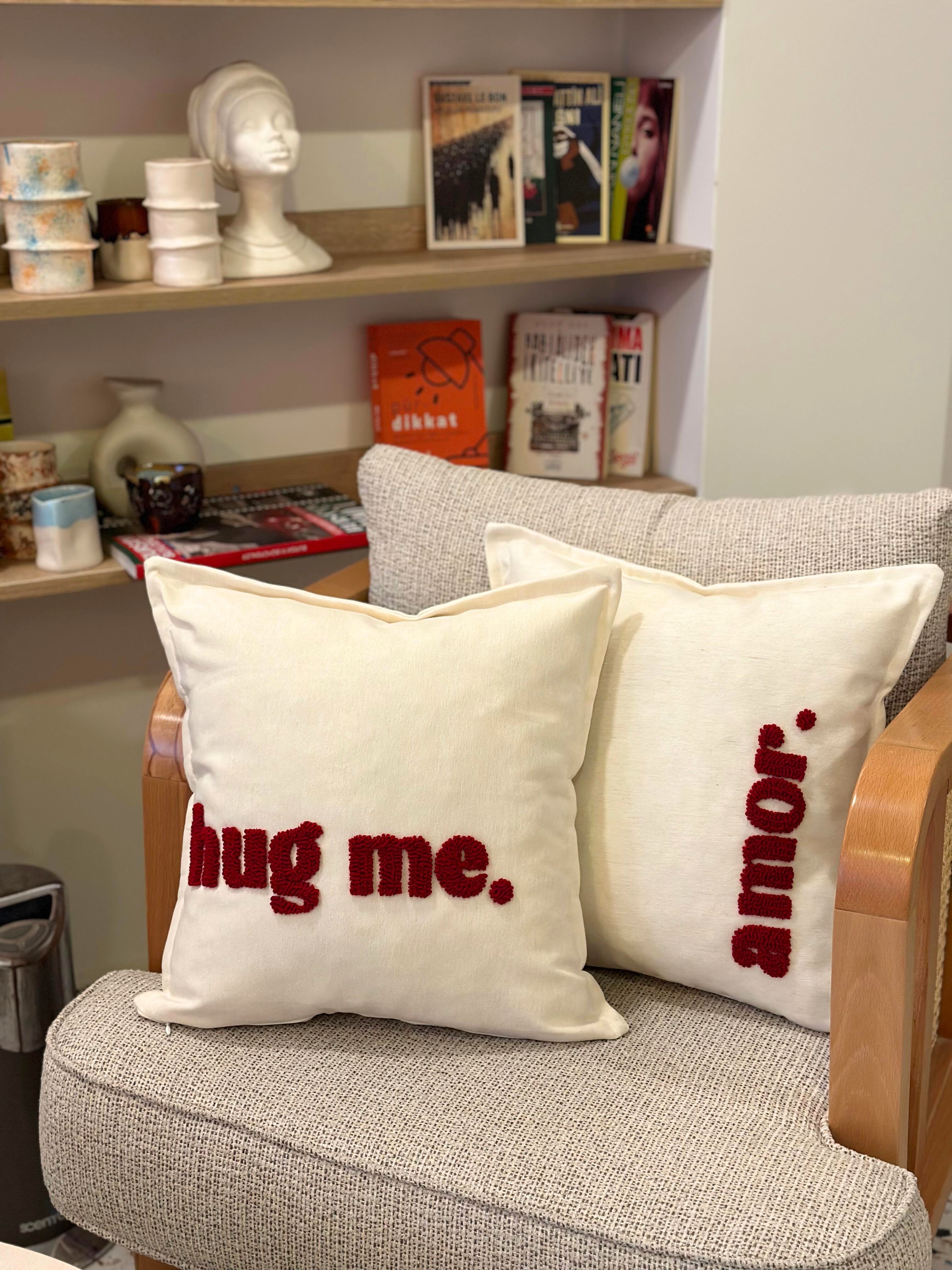 Hug me - Amor Punch İşlemeli 2li Kırlent Kılıfı - 43x43 cm