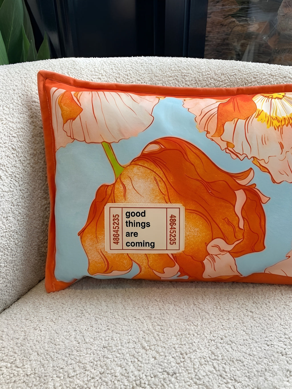 Turuncu Çiçek Desenli Çift Taraflı Dekoratif Süet Kırlent Kılıfı - 30x50 cm