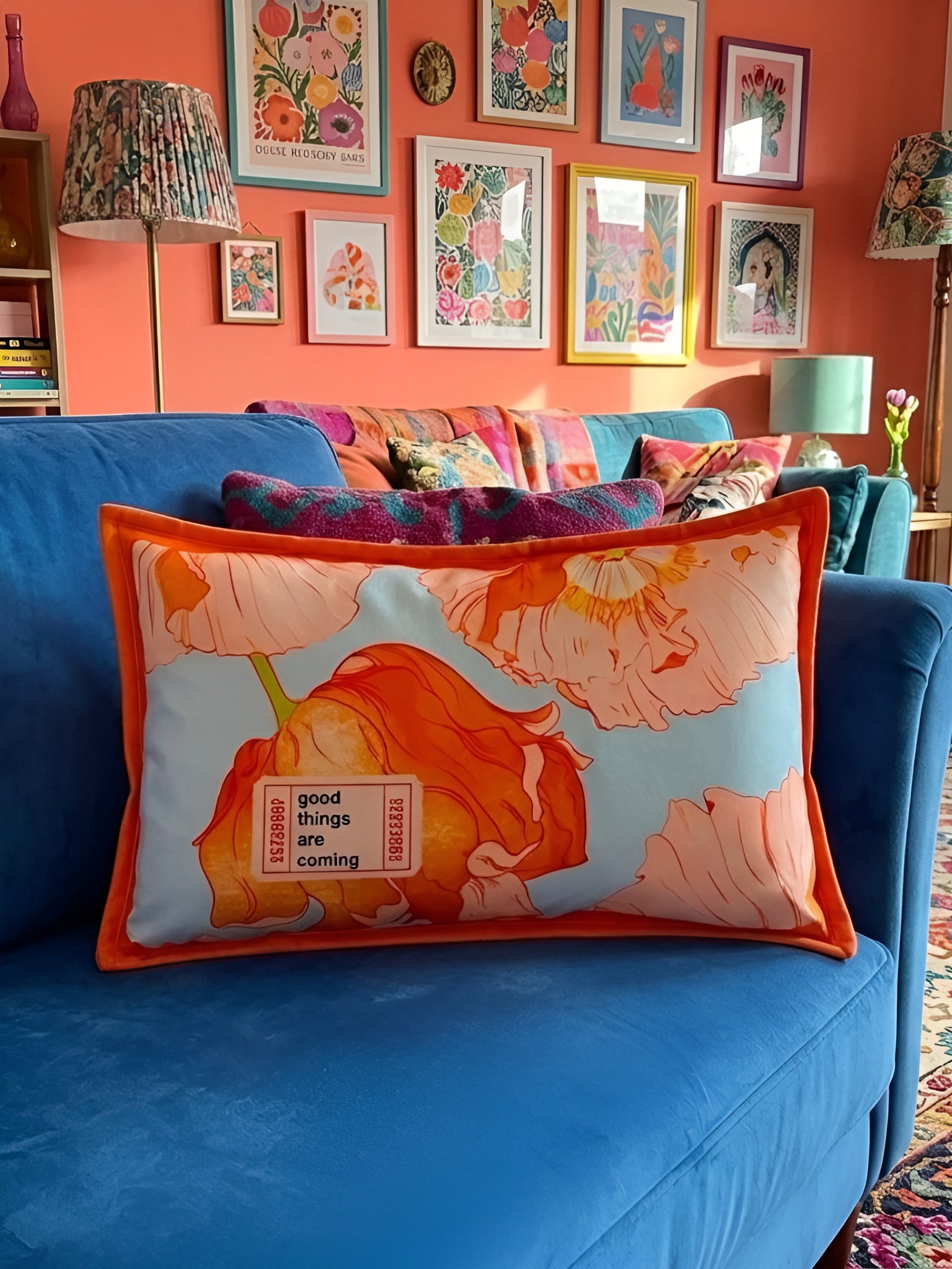 Turuncu Çiçek Desenli Çift Taraflı Dekoratif Süet Kırlent Kılıfı - 30x50 cm